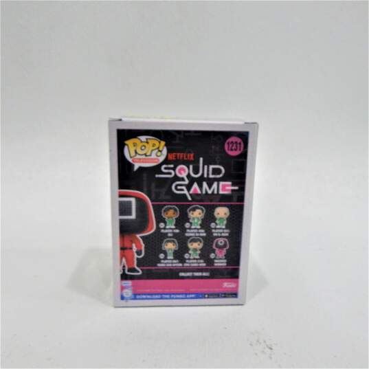 Funko Pop TV Squid Game Masked Manager 1231 & Player 001 Oh Il-Nam 1223 Vinyl Figures image number 3
