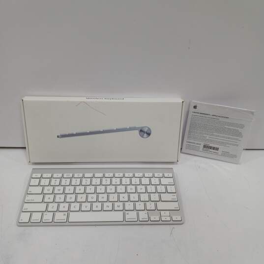 Apple MB167LL/A Wireless Keyboard w/Box image number 1