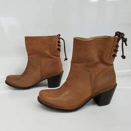 Frye Carmen Short Boots Size 8.5B alternative image