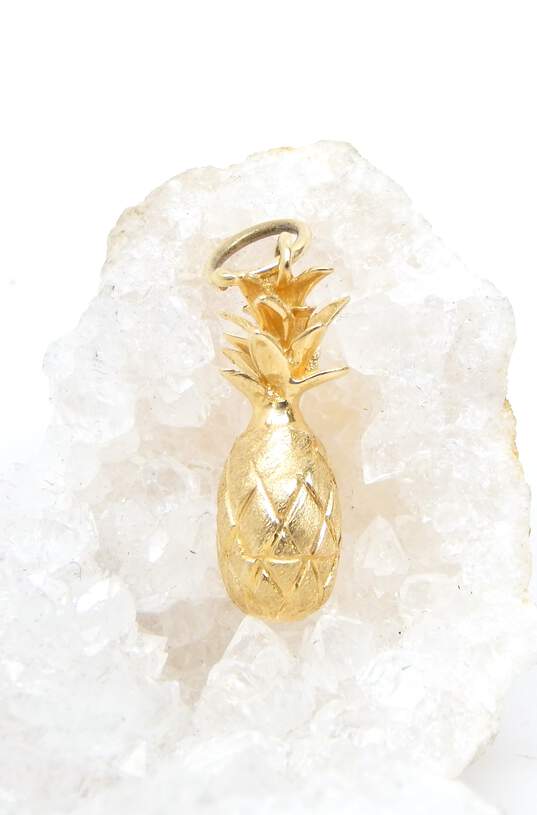 14K Yellow Gold Pineapple Charm Pendant 2.3g image number 2