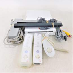 Nintendo Wii W/ 2 Controllers and 1 Nunchuck