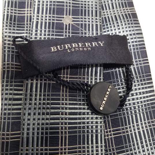 AUTHENTICATED MEN'S BURBERRY LONDON 55in PLAID SILK TIE image number 4