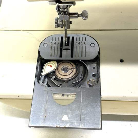 Singer Athena 2000 Electronic Sewing Machine-SOLD AS IS, FOR PARTS OR REPAIR image number 3