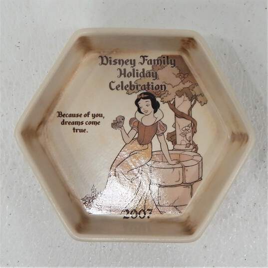 Disney Snow White & Seven Dwarfs 70th Anniversary Porcelain Box Commemorative Gift image number 2