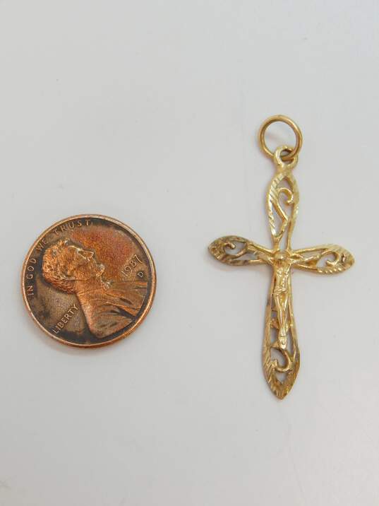 14K Yellow Gold Etched Crucifix Cross Pendant 1.9g image number 5