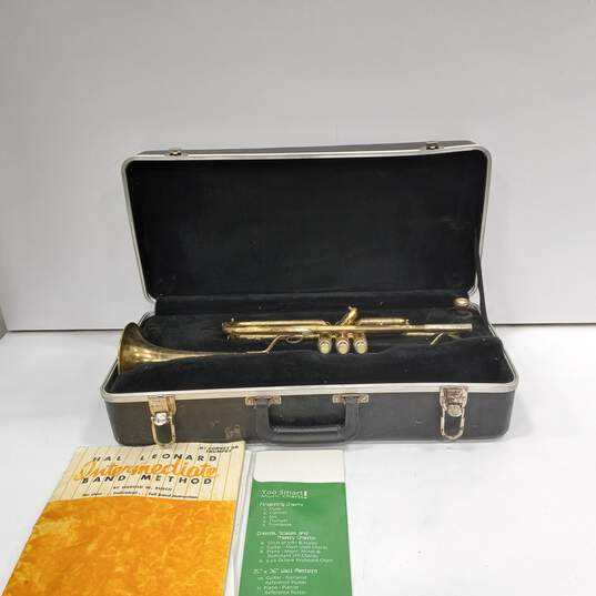 Bundy The Selmer Company Trumpet w/ Carrying Case, Parts & Other Accessories image number 1
