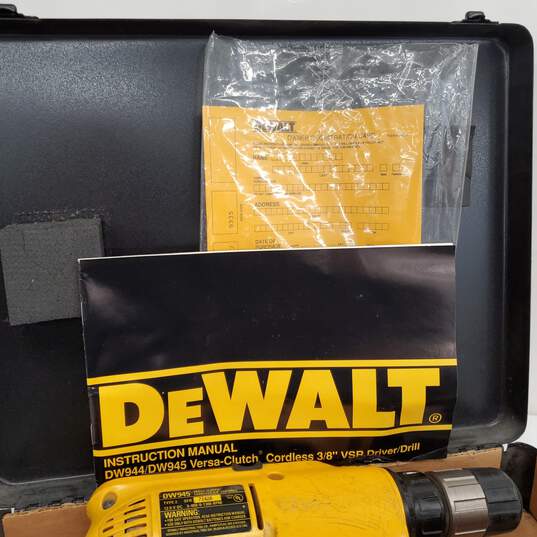 UNTESTED DeWalt DW945 Versa-Clutch Cordless 3/8" Drill/Driver in Metal Case P/R image number 9