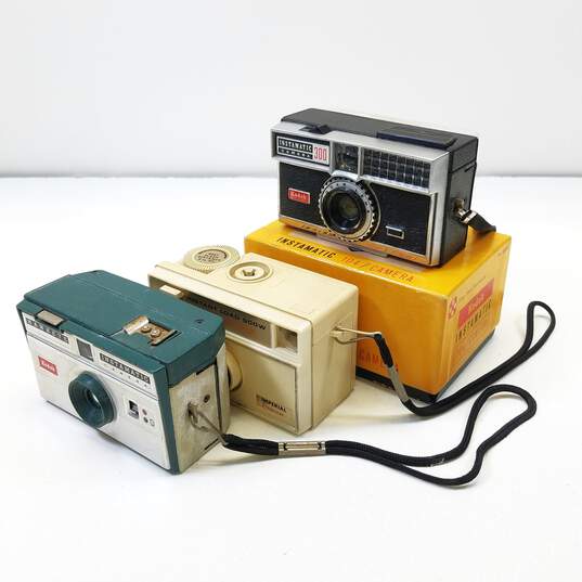 Lot of 4 Assorted Vintage Instamatic Cameras image number 1