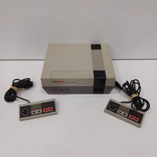 Nintendo Entertainment System NES Console With 2 Controllers image number 1