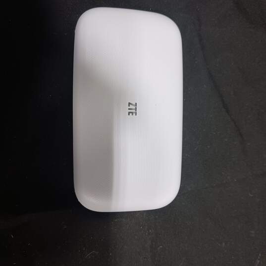 AT&T Velocity ZTE Hotspot Model MF923 with USB Cable  IOB image number 5