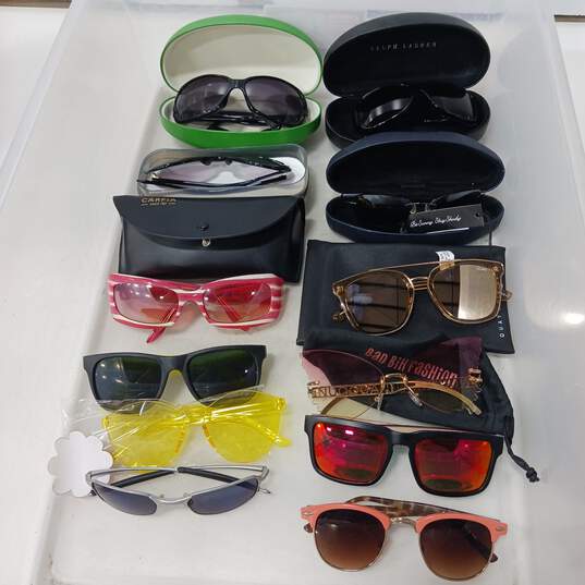 Shade Stash: Bulk Box of Sunglasses Assortment - 5.15lbs image number 2