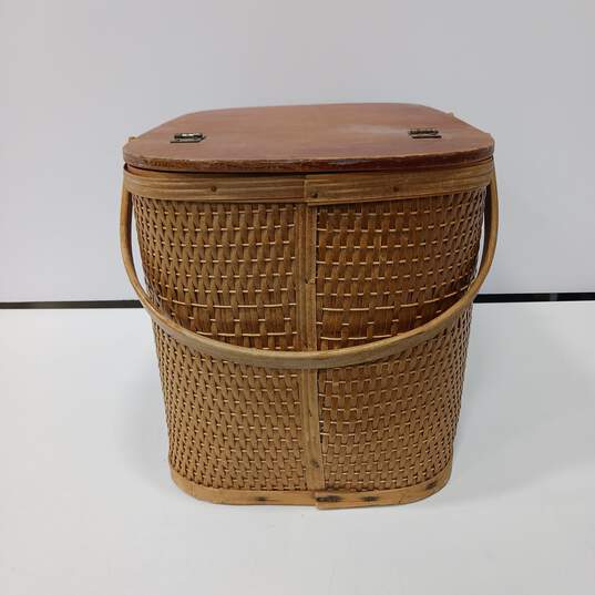 Vintage Hawkeye Burlington Woven Wicker Picnic Basket image number 4