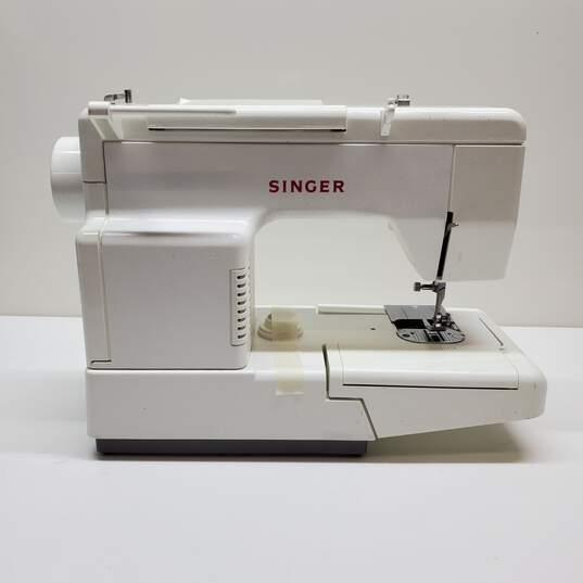 Singer 5040 Electric Sewing Machine (Untested) image number 1