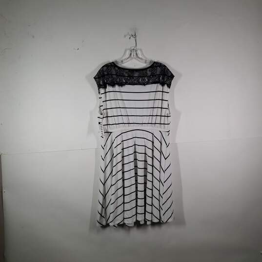 Womens Striped Round Neck Sleeveless Elastic Waist Lace Dress Size 2 image number 2