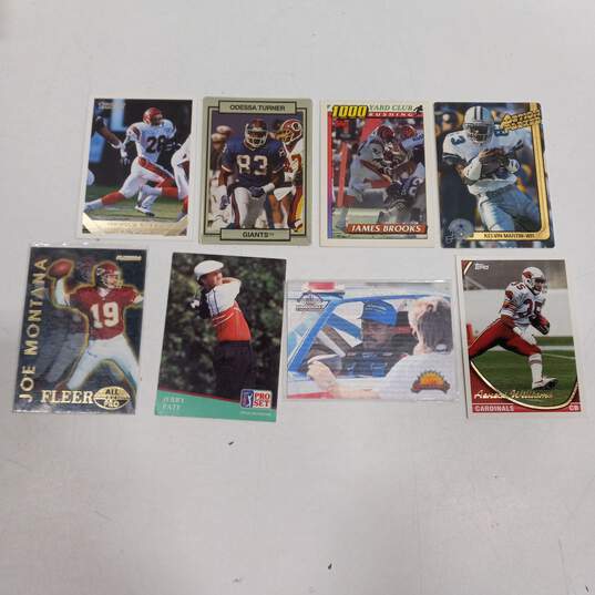 Bundle of Assorted Sports Trading Cards image number 4