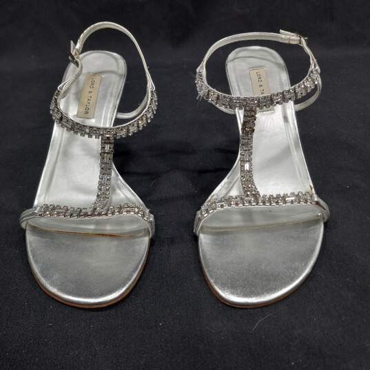 Lord & Taylor 719A Dazzle 93 Silver Metallic Heels Size 9M IOB image number 5