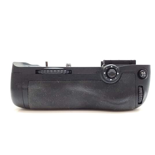 Vivitar VIV-PG-D610 | Powered Battery Grip for Nikon D610 image number 2