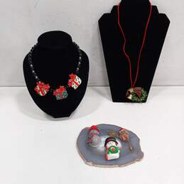 6pc Bundle of Christmas Theme Holiday jewelry