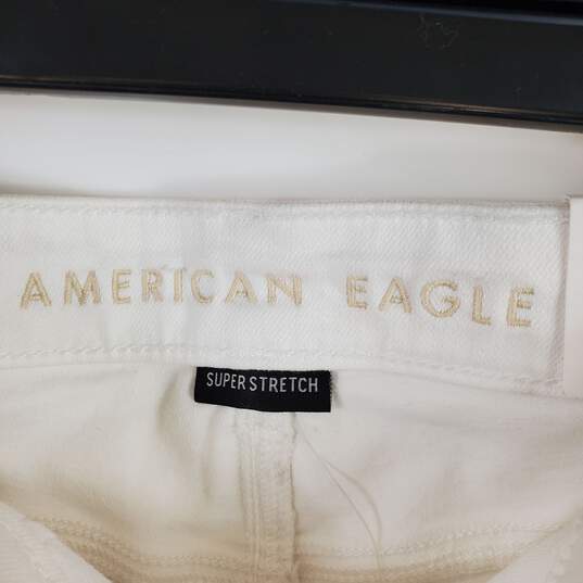 American Eagle Women White Denim Jeans Sz 6 NWT image number 3