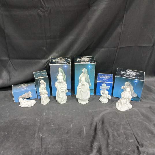 Bundle of Assorted Avon Porcelain Figurines image number 2