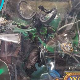 World of Warcraft WOW Deluxe Collector Figure: Demon Form Illidan Stormrage NRFB alternative image