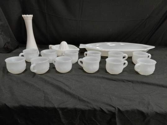 Lot of Milk Glass Dishes image number 3