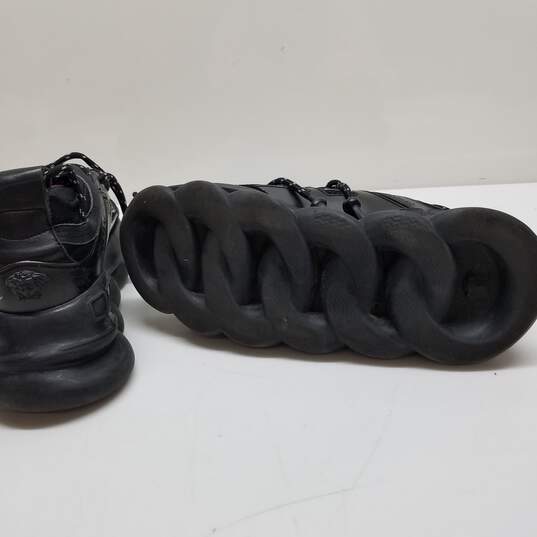 AUTHENTICATED Versace Chain Reaction Black Leather Sneakers Mens Size 44 image number 4