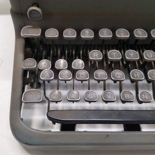 Vintage Royal Typewriter-SOLD AS IS, FOR PARTS OR REPAIR image number 2