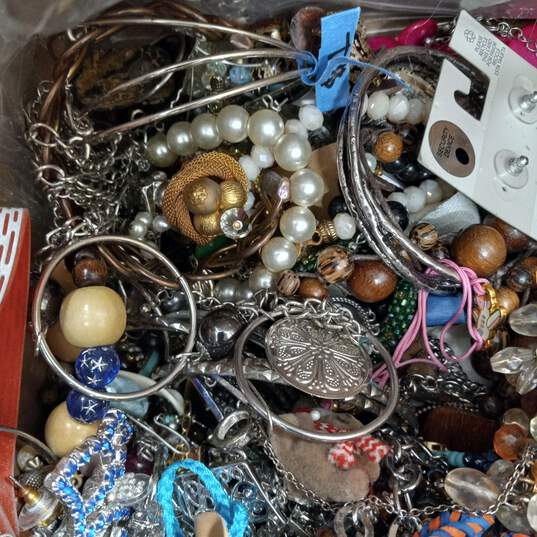 Buy the 10.1LBS of Bulk Fashion Costume Jewelry | GoodwillFinds