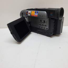 Sony Handycam Vision CCD-TRV82 NTSC Hi8 8mm Camcorder Camera alternative image