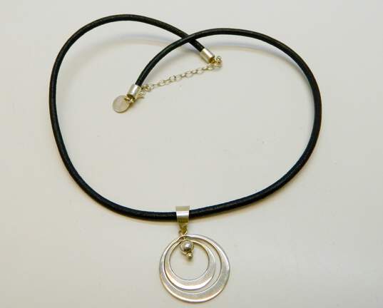 Robert Lee Morris Studios Sterling Silver Open Circle Pendant Necklace & Hammered Earrings 14.7g image number 2