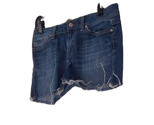 Womens Blue Medium Wash Pockets Denim Cut Off Shorts Size 29 image number 2