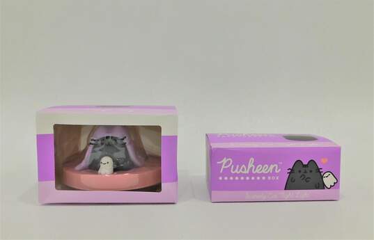 Pusheen Box Scaredy Cat Night Light & Vinyl Toy IOB image number 1