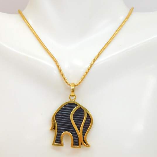 Elegant 18k Yellow Gold Elephant Pendant Long Chain Statement Necklace 22.3g image number 2