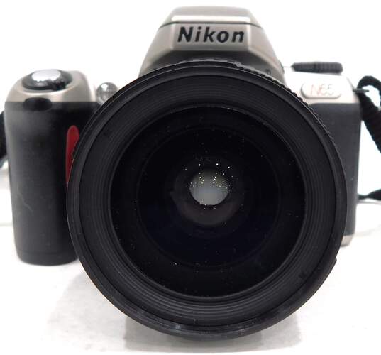 Nikon N65 SLR 35mm Film Camera W/ Nikkor 28-80mm Lens & Accessories image number 3