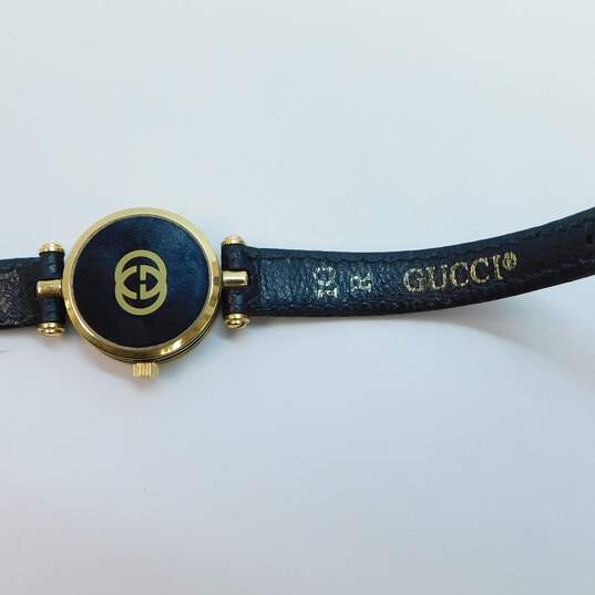 Ladies Vintage Gucci Classic Gold Tone & Black Leather Strap Swiss Watch 13.4g image number 4
