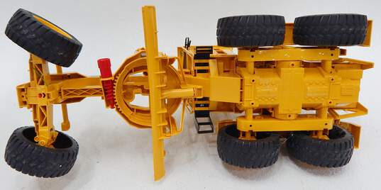 Bruder Toys 1:16 Scale Model Construction Caterpillar Motor Grader image number 6