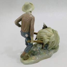 Vintage Lladro 4852 Gardener In Trouble Porcelain Figurine Spain alternative image