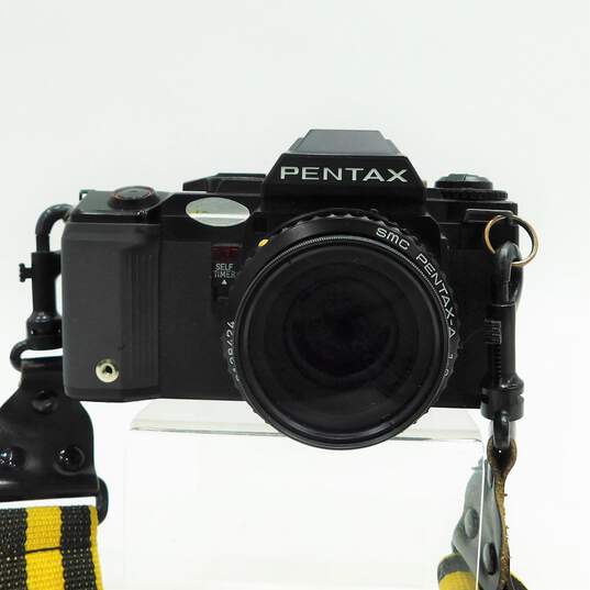 Pentax A3000 35mm Film Camera w/ Flash & Bag image number 3