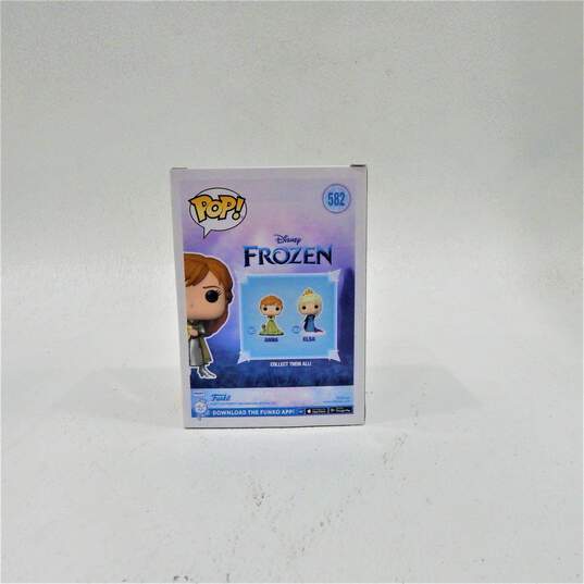 Funko Pop! 582 Disney Frozen Anna with Pin (Funko Exclusive) image number 2