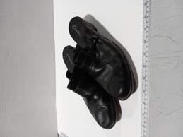 Women's Black Close-Toed Heels Size 8 alternative image