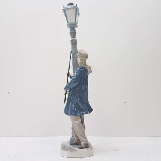 Lladro Porcelain  Lamplighter 5.205 Ceramic  Figurine image number 6