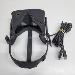 Oculus VR Headset With Controllers alternative image