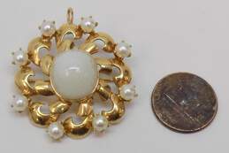 Vintage 14K Gold White Cats Eye Cabochon & Pearls Scalloped Circle Pendant Brooch 12.8g alternative image