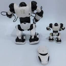 VTG 2004 WowWee Robosapien & Mini Robosapien White Black Robot Toys w/ Remote alternative image