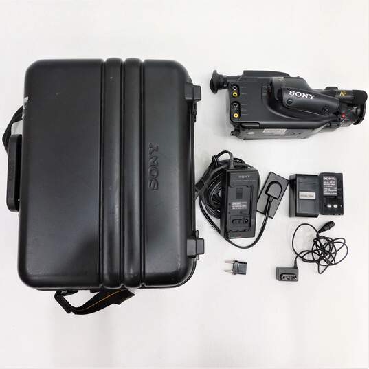 Sony Handycam CCD-F35 Video 8 Camcorder W/ Hard Case image number 1