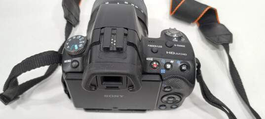 Sony Alpha 33 Digital Camera with Carrying Case image number 4