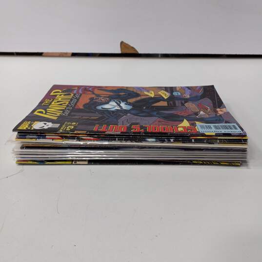 Bundle of Sixteen Assorted Marvel Comic Books image number 3