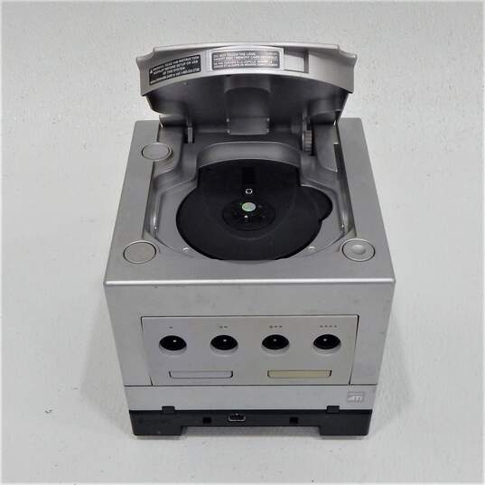Nintendo GameCube Platinum Console w/Game Boy Adaptor image number 2