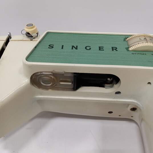 Vintage Singer Scholastic Sewing Machine Model 717 image number 12